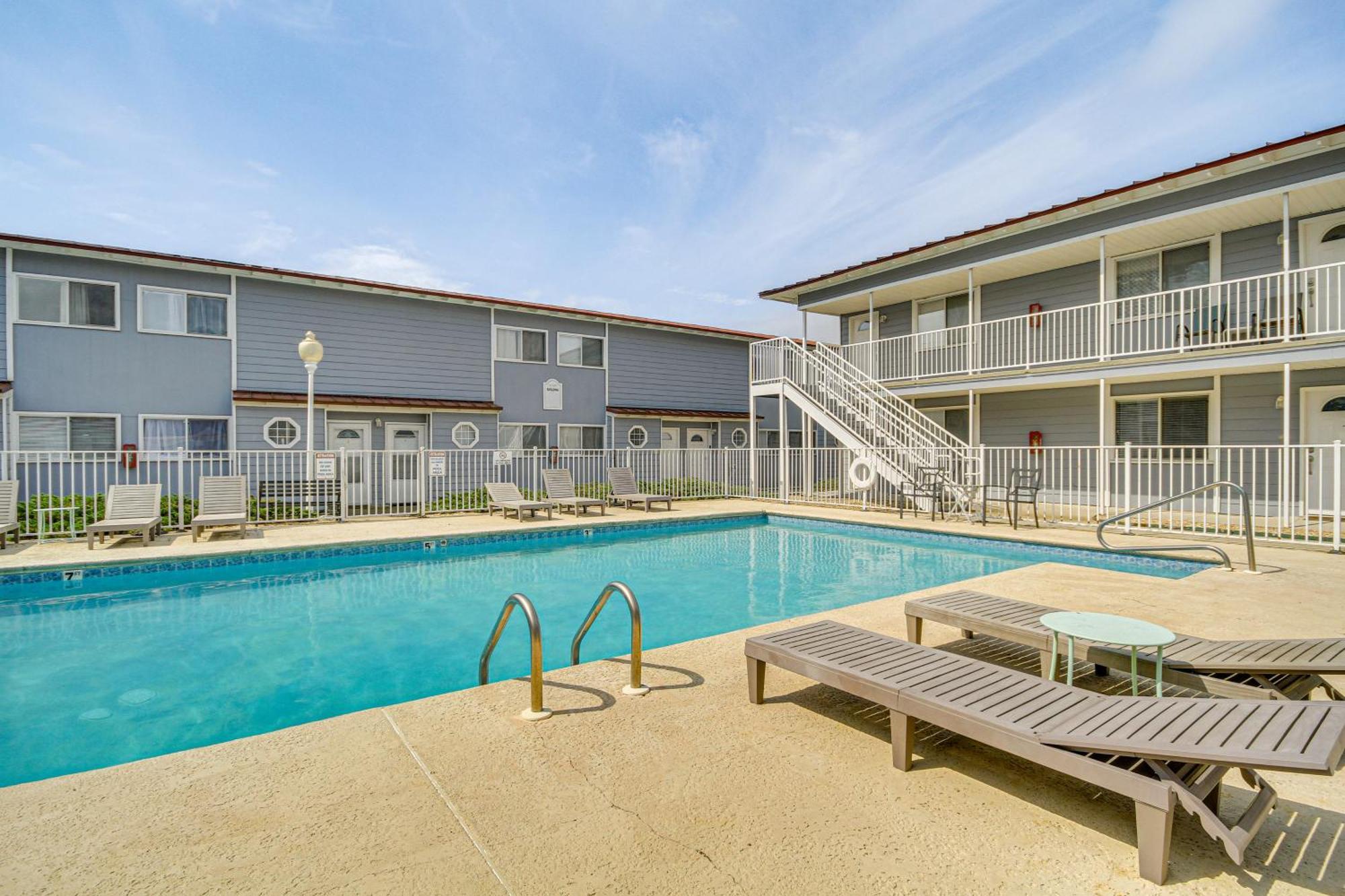 Airy Biloxi Condo With Patio Walk To Beach! 外观 照片